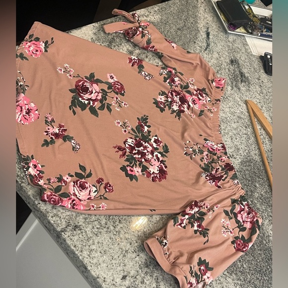 ⭐️No Boundaries Pink Floral Off-Shoulder Blouse - Picture 4 of 4